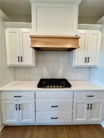 1925 Longview Drive, Liberty, MO 64068