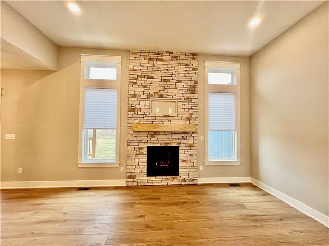 1925 Longview Drive, Liberty, MO 64068