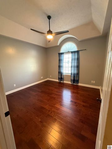 203 McKenzi Park, Benton, KY 42025