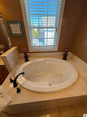 203 McKenzi Park, Benton, KY 42025