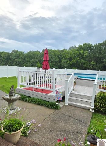 203 McKenzi Park, Benton, KY 42025