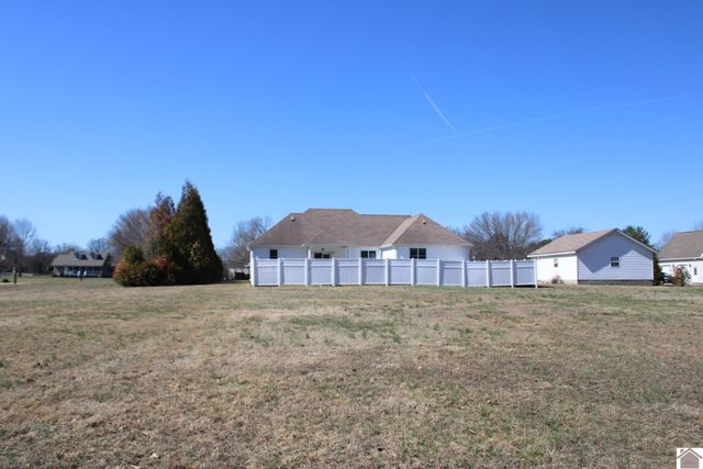 203 McKenzi Park, Benton, KY 42025