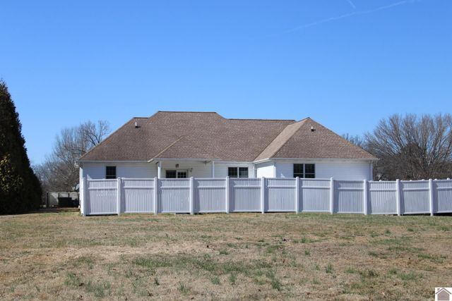 203 McKenzi Park, Benton, KY 42025