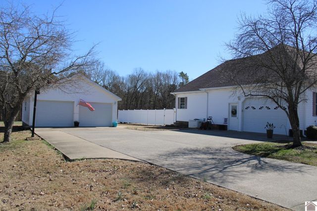 203 McKenzi Park, Benton, KY 42025