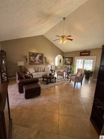 203 McKenzi Park, Benton, KY 42025