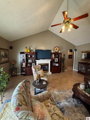 203 McKenzi Park, Benton, KY 42025