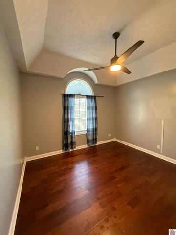 203 McKenzi Park, Benton, KY 42025