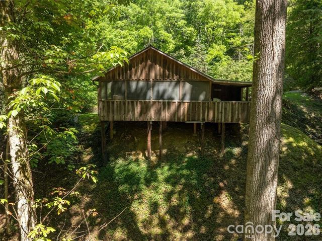 347 Blackberry Inn Road, Weaverville, NC 28787