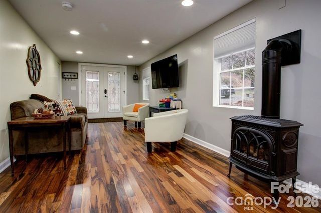 347 Blackberry Inn Road, Weaverville, NC 28787