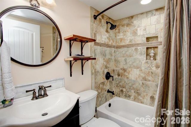 347 Blackberry Inn Road, Weaverville, NC 28787