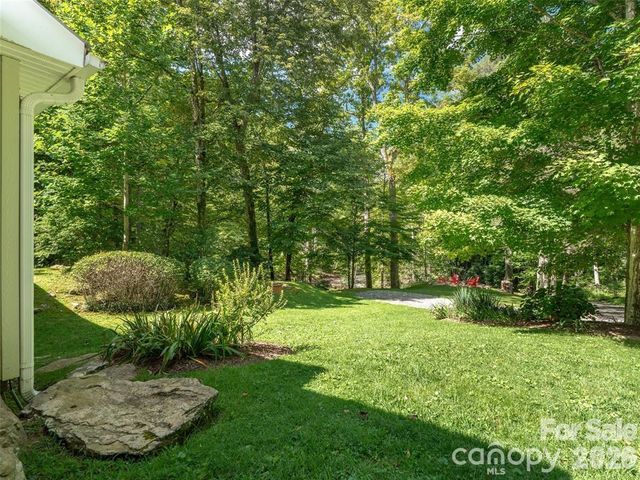 347 Blackberry Inn Road, Weaverville, NC 28787