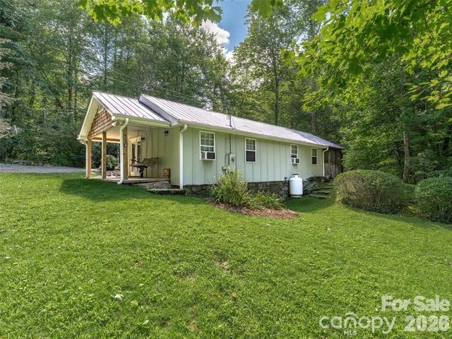 347 Blackberry Inn Road, Weaverville, NC 28787