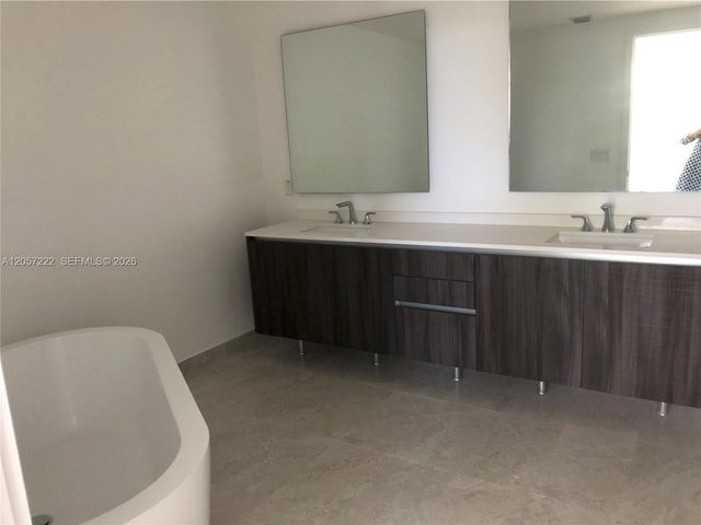 488 NE 18th St 215, Miami, FL 33132