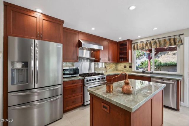 379 McGill Avenue, Ventura, CA 93003