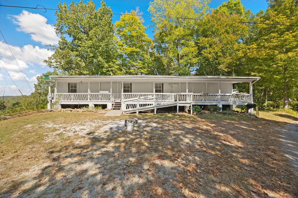 428 James White Rd, Celina, TN 38551