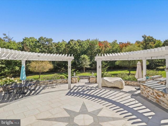 12709 GREENBRIAR RD, Potomac, MD 20854