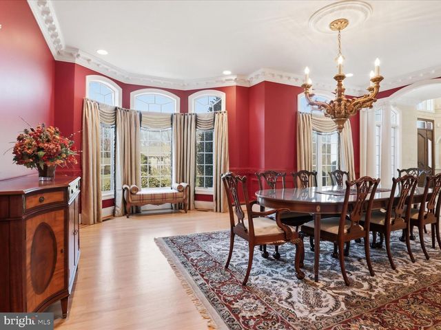 12709 GREENBRIAR RD, Potomac, MD 20854