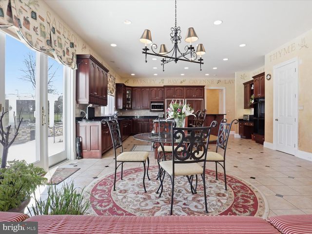 12709 GREENBRIAR RD, Potomac, MD 20854