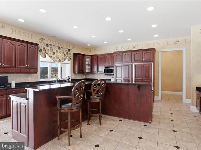 12709 GREENBRIAR RD, Potomac, MD 20854