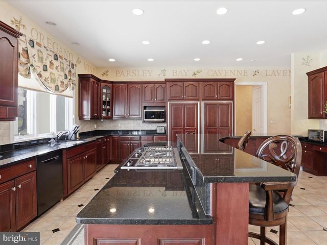 12709 GREENBRIAR RD, Potomac, MD 20854