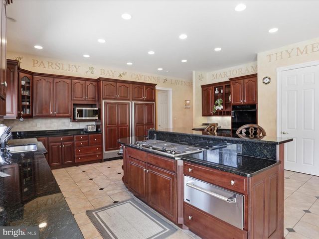 12709 GREENBRIAR RD, Potomac, MD 20854