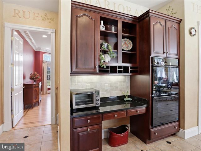 12709 GREENBRIAR RD, Potomac, MD 20854