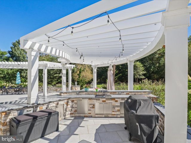 12709 GREENBRIAR RD, Potomac, MD 20854