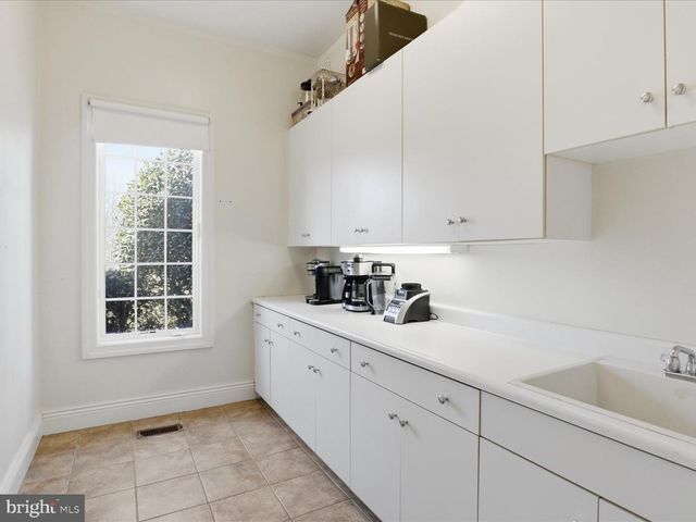 12709 GREENBRIAR RD, Potomac, MD 20854