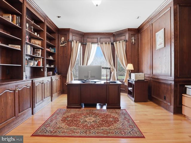 12709 GREENBRIAR RD, Potomac, MD 20854