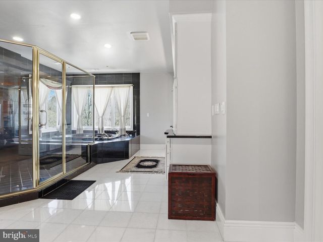 12709 GREENBRIAR RD, Potomac, MD 20854