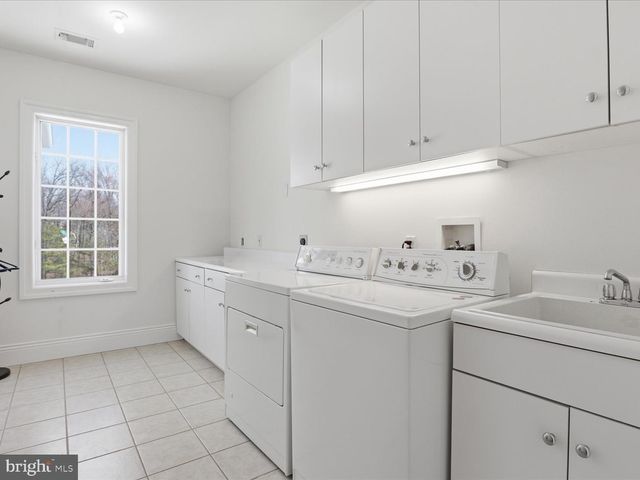 12709 GREENBRIAR RD, Potomac, MD 20854