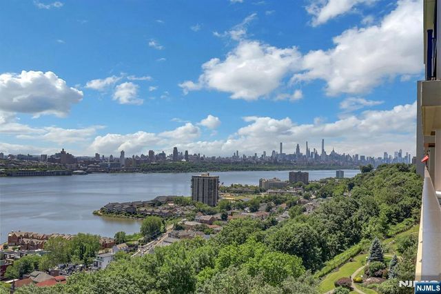 4 Horizon 1022, Fort Lee, NJ 07024
