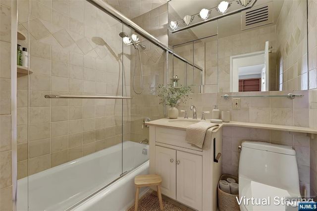 4 Horizon 1022, Fort Lee, NJ 07024