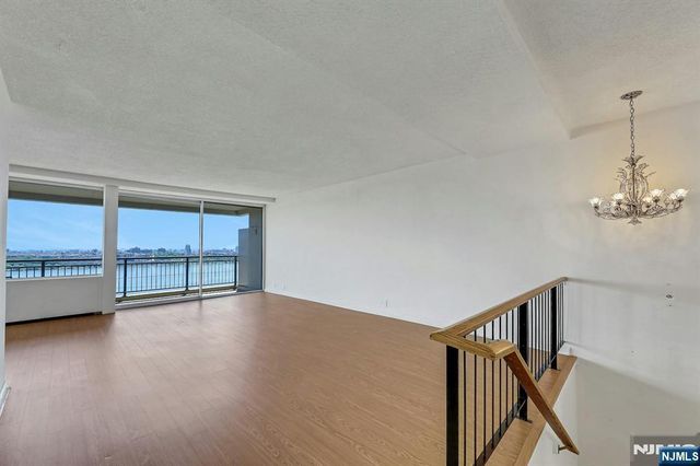 4 Horizon 1022, Fort Lee, NJ 07024