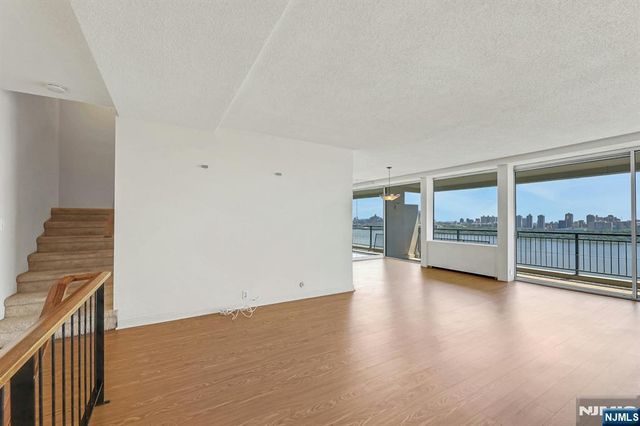 4 Horizon 1022, Fort Lee, NJ 07024