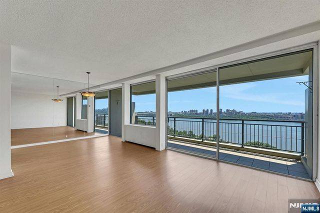 4 Horizon 1022, Fort Lee, NJ 07024