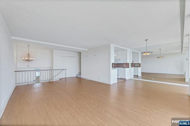4 Horizon 1022, Fort Lee, NJ 07024