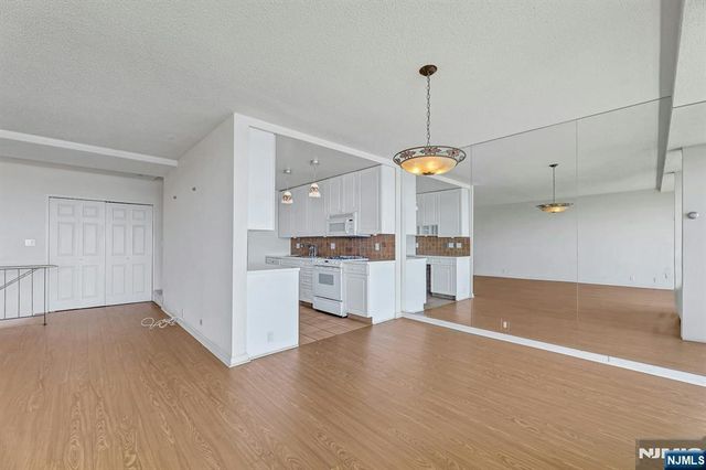 4 Horizon 1022, Fort Lee, NJ 07024
