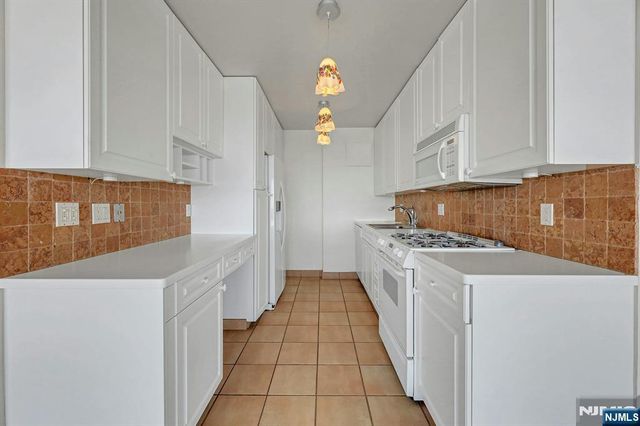 4 Horizon 1022, Fort Lee, NJ 07024