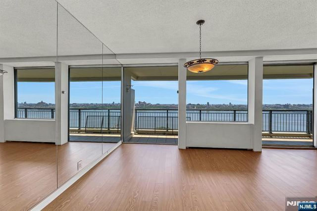 4 Horizon 1022, Fort Lee, NJ 07024