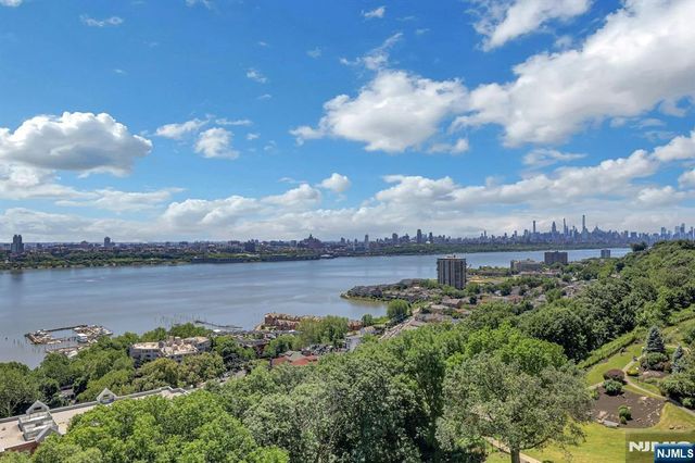 4 Horizon 1022, Fort Lee, NJ 07024