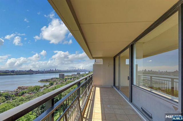4 Horizon 1022, Fort Lee, NJ 07024
