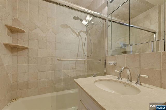 4 Horizon 1022, Fort Lee, NJ 07024