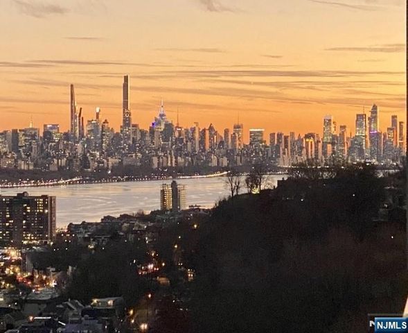 4 Horizon 1022, Fort Lee, NJ 07024