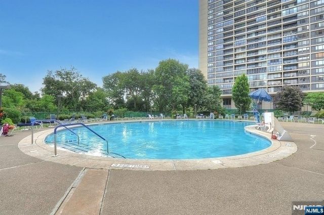 4 Horizon 1022, Fort Lee, NJ 07024