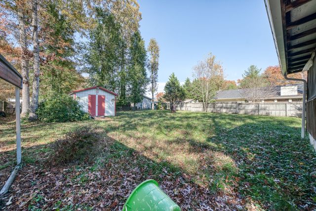 7227 Big Horn Dr, Crossville, TN 38572