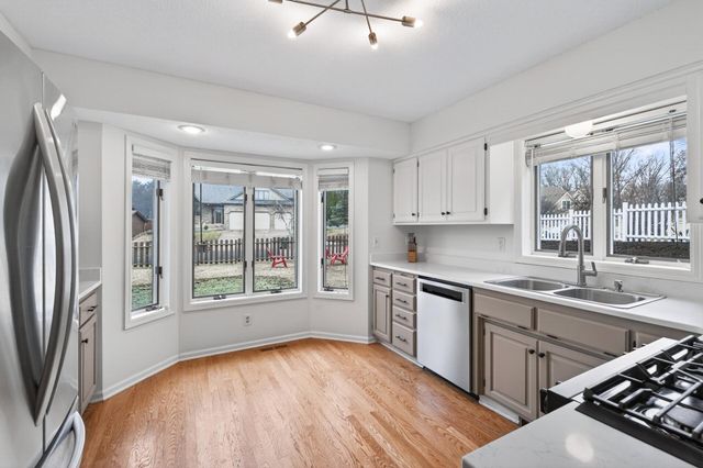 383 Tessier Circle, Vadnais Heights, MN 55127