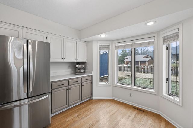 383 Tessier Circle, Vadnais Heights, MN 55127