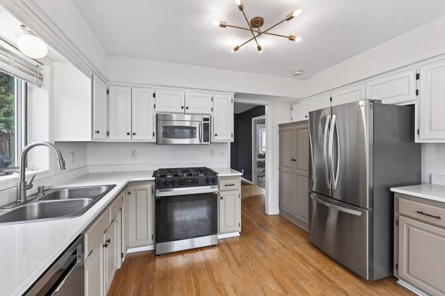 383 Tessier Circle, Vadnais Heights, MN 55127