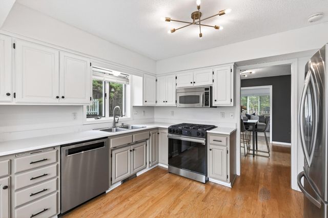 383 Tessier Circle, Vadnais Heights, MN 55127